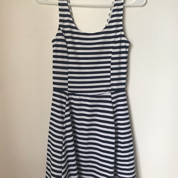 💕6 items/$12💕 H&M navy and white striped dress - Picture 2 of 3